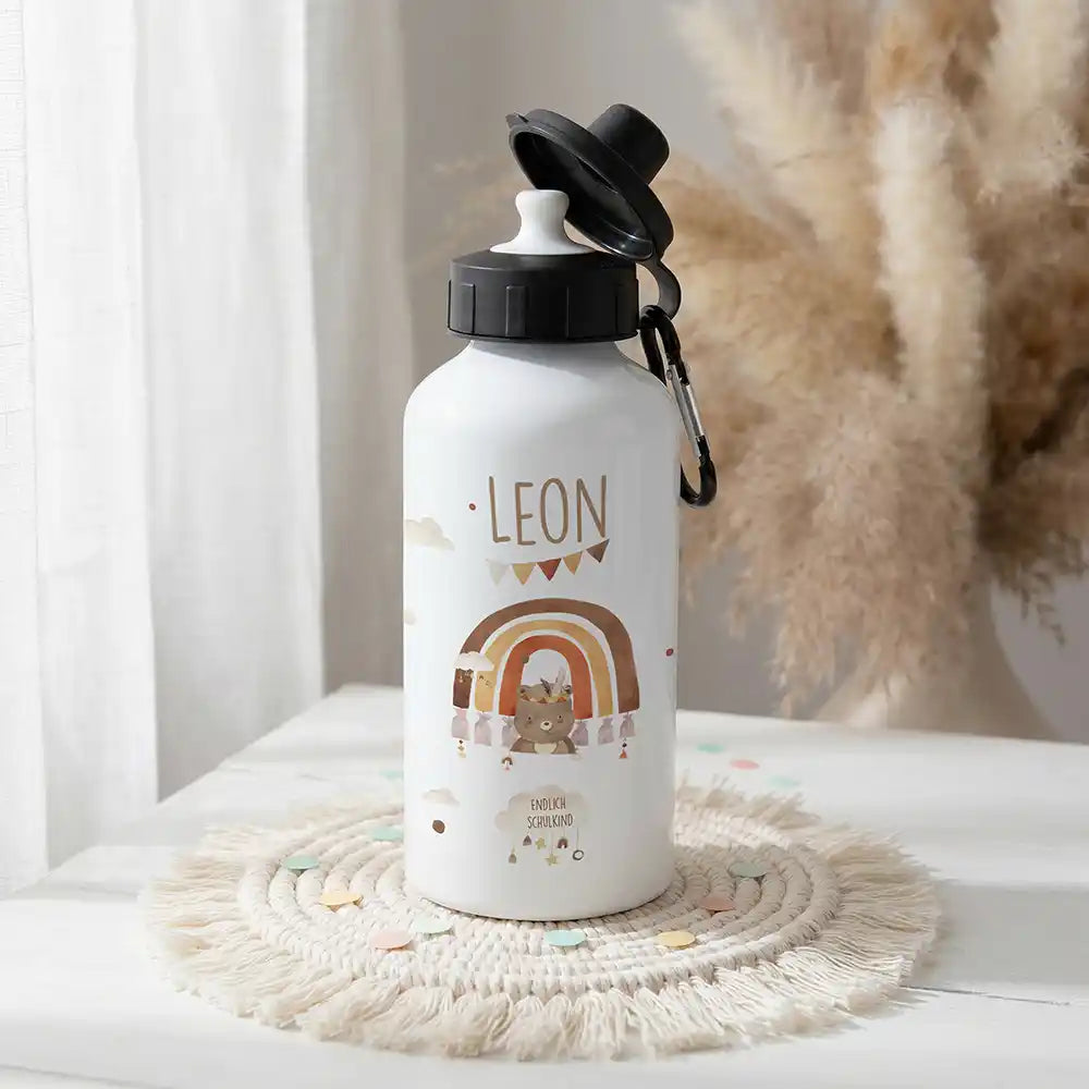 Personalisierte Trinkflasche Kinder Bär Regenbogen Schulkind – zwei Verschlüsse personalisiert mit Namen