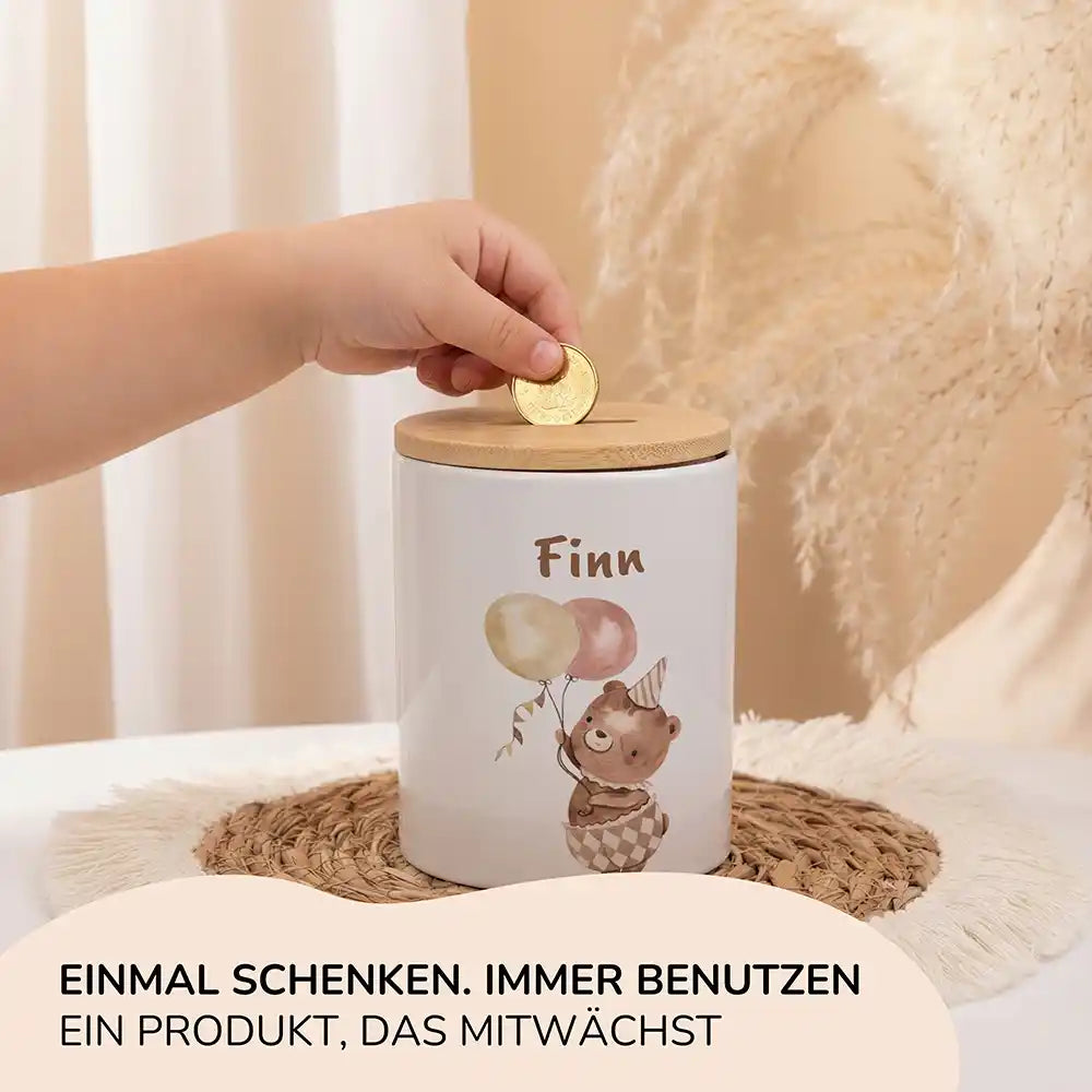Personalisierte Spardose Bär Geburtstag – Keramik & Bambus mit Wunschname