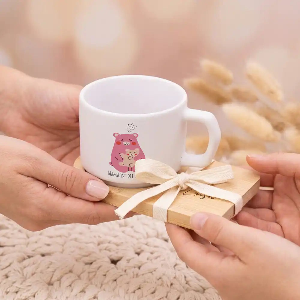 Tasse mit Wunschnamen Mama Bär Mama & Kind – Keramik mit Bambus-Untersetzer